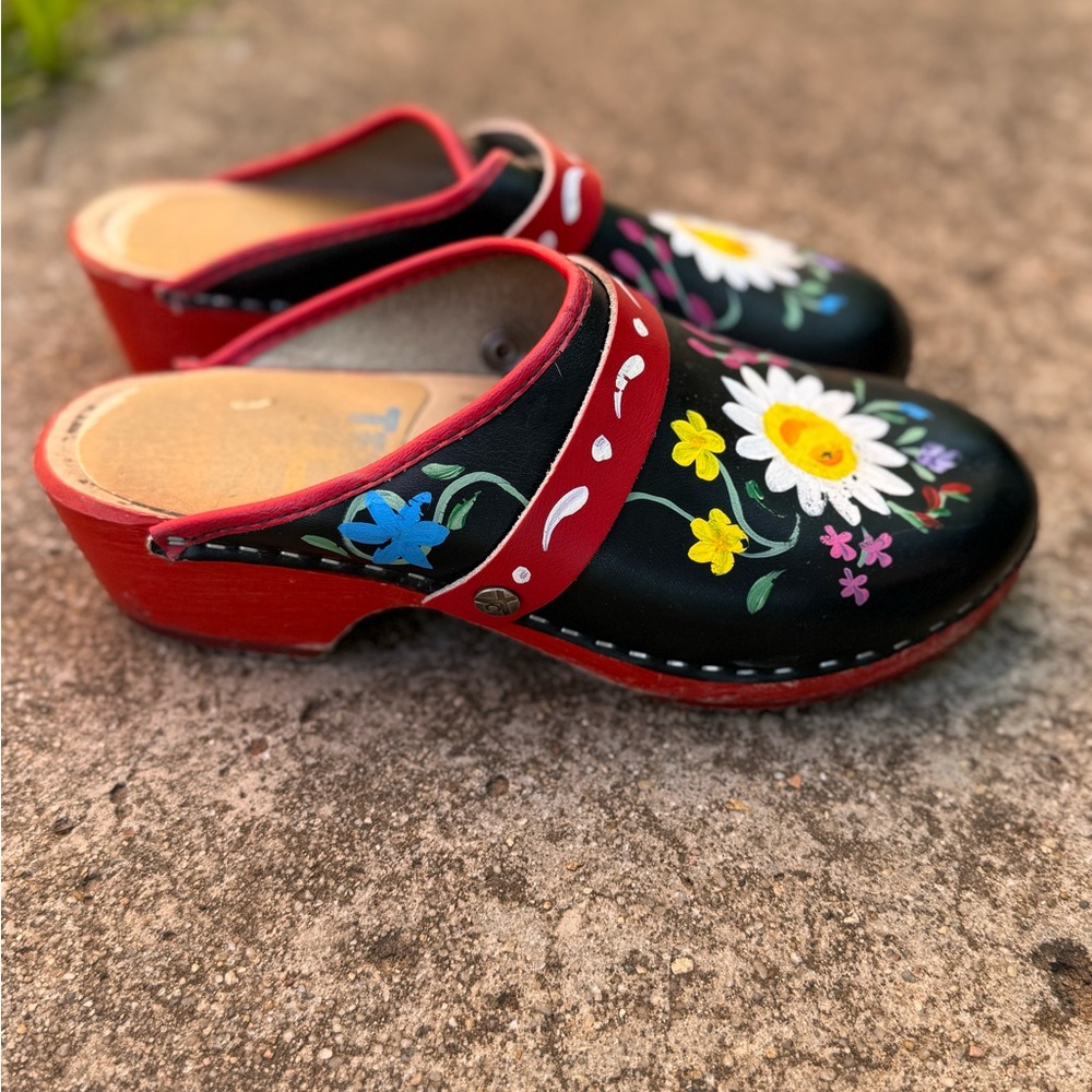 Floral Embroidered Clogs with Red Accents